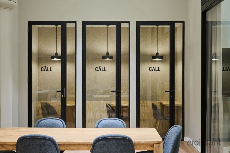 a chair sitting in front of a mirror