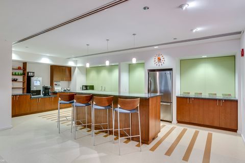 Carr Workplaces AON Center