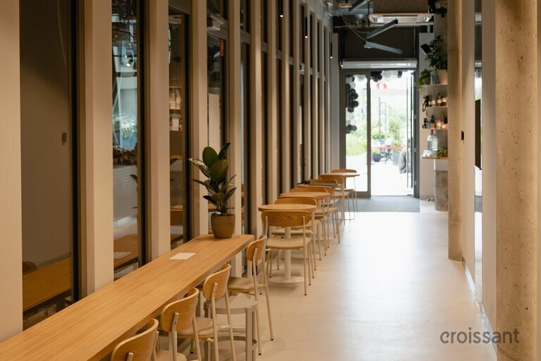 a row of wooden benches sitting on top of a building