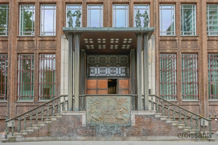 a bench in front of a building