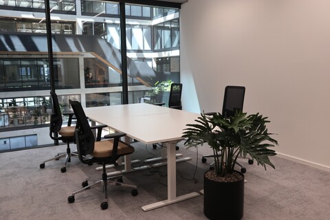 2-4 Workstations Daily Office