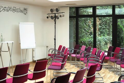 The Meeet Pavillon: Large training room, conference room, and workshop area with class